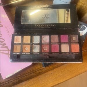 Anastasia Beverly Hills Eyeshadow Palette - Warm Neutrals and Reds